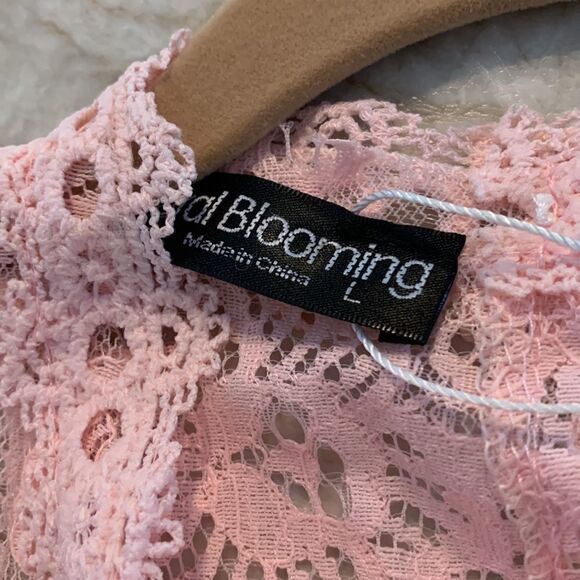 NWT Pink Lacy Top Size L - Picture 8 of 11